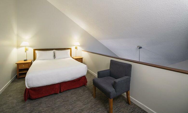 Hotel Whistler Village Inn & Suites