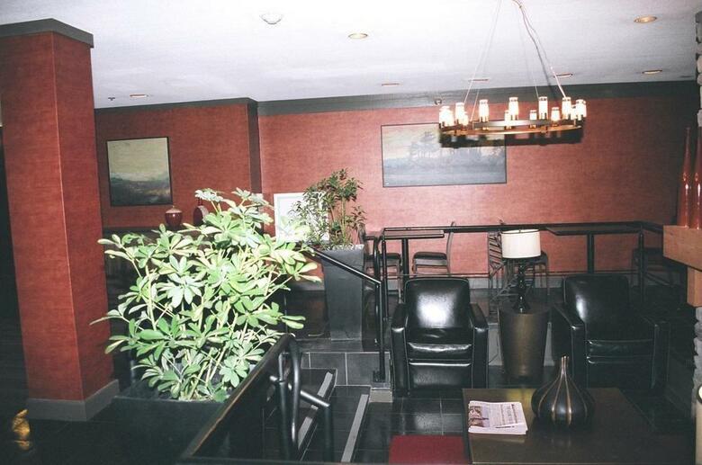 Hotel Whistler Village Inn & Suites