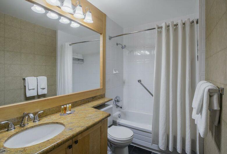 Hotel Whistler Village Inn & Suites