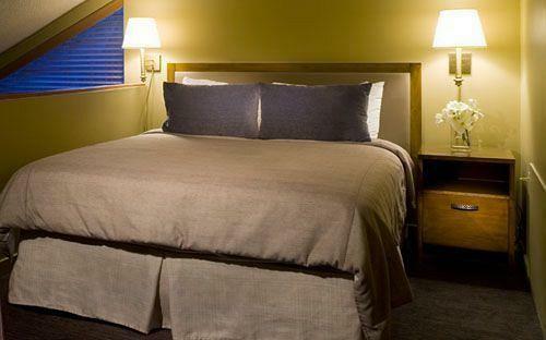Hotel Whistler Village Inn & Suites
