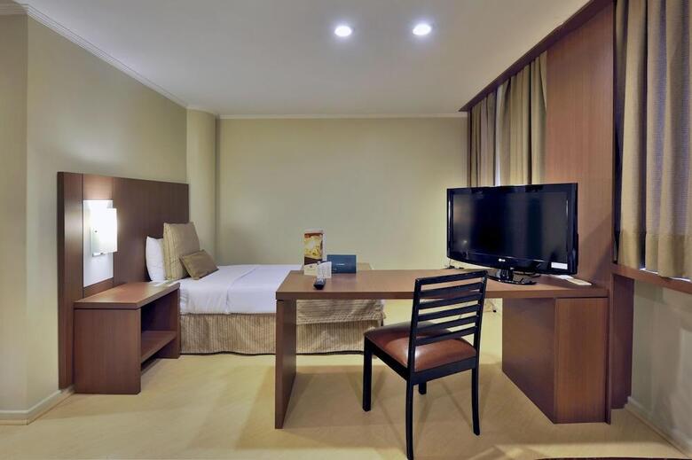 Hotel Deville Curitiba Batel