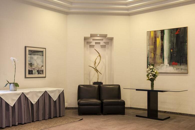 Hotel Bristol The Time