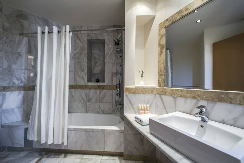 Dekelia Hotel