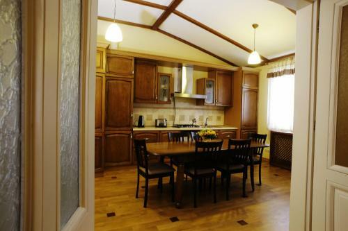 Deluxe Hostel Under The Roof