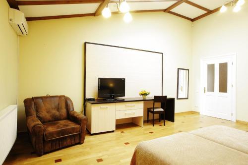 Deluxe Hostel Under The Roof