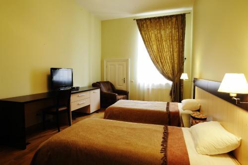 Deluxe Hostel Under The Roof