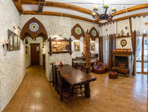 Ghostel - Medieval Hostel