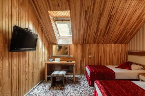 Status Hotel