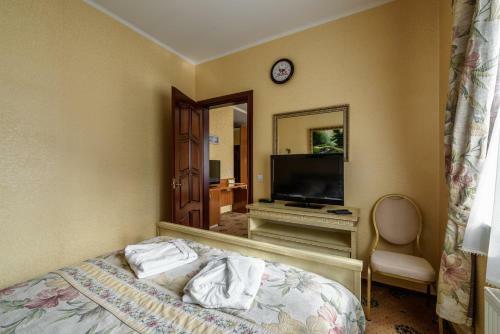 Status Hotel