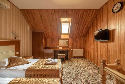 Status Hotel
