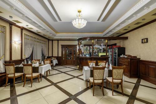 Status Hotel