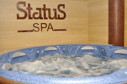 Status Hotel