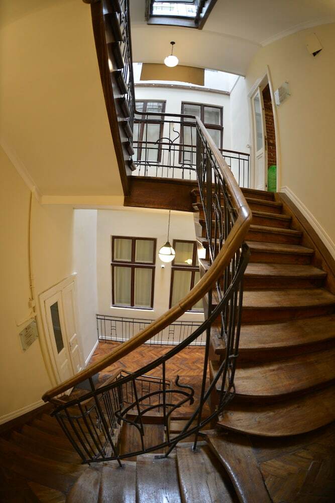 Hotel On The Square Guesthouse