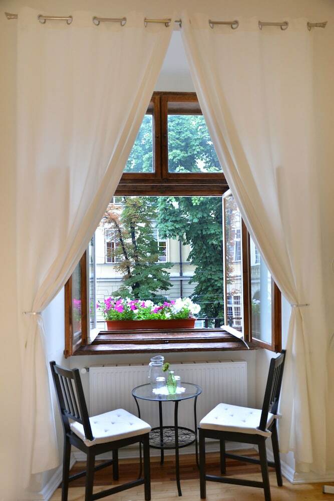 Hotel On The Square Guesthouse