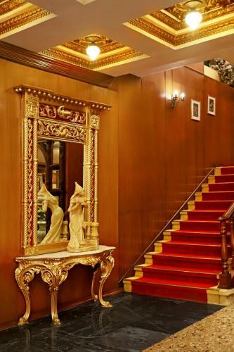 Hotel The Ambassador