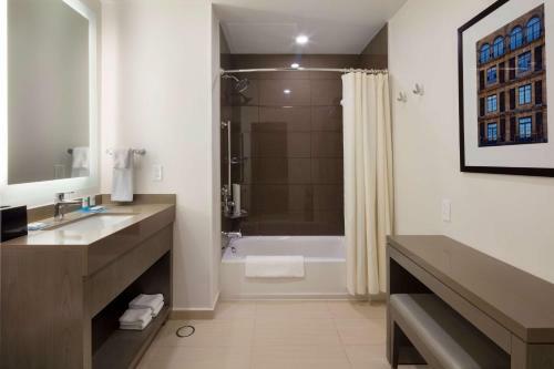 Hotel Causeway