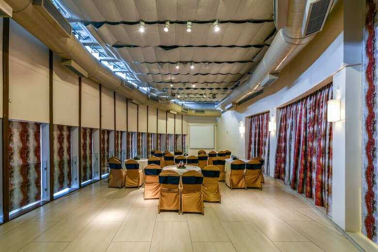 Hotel The Regale By Tunga