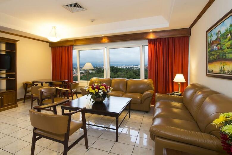 Hotel Apartotel & Suites Villas Del R�o