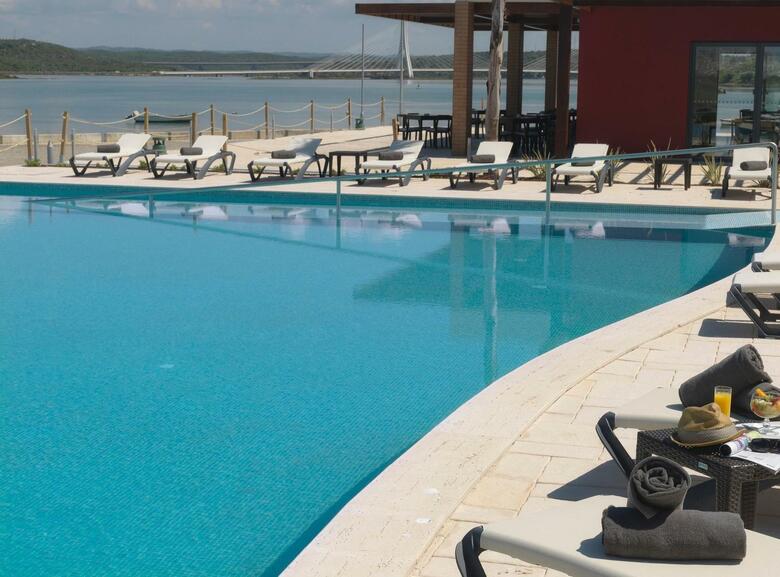�gua Hotels Riverside