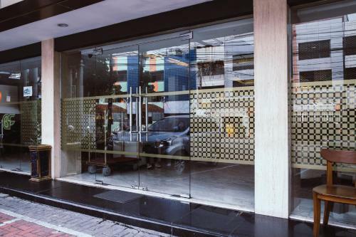 Glassio Hotel Roxy, Jakarta