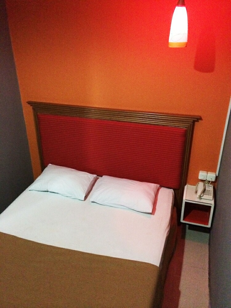 Hollywood Hotel