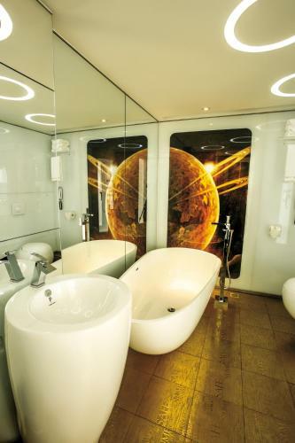 Guangzhou Planet Hotel