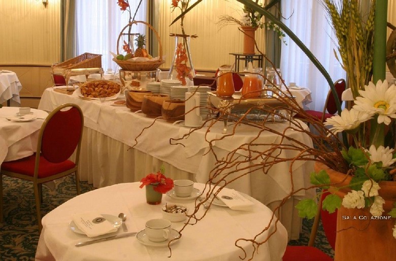 B4 Grand Hotel