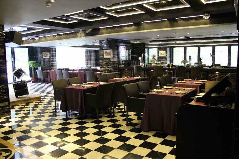 La Perle International Hotel (By Portofino)