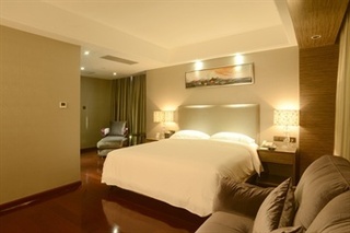 La Perle International Hotel (By Portofino)