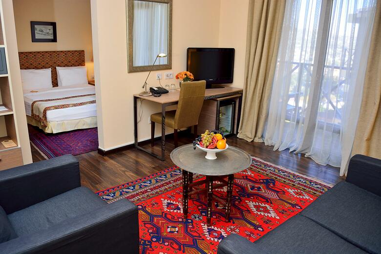 Betsy's Hotel