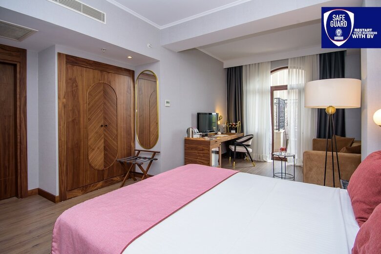 Hotel Tiflis Palace