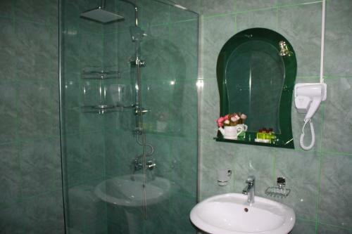 Paradise Hotel