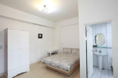 Bed & Breakfast Travelers Home