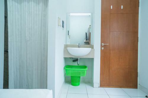 Hotel Koolkost Near Pasar Slipi Jaya