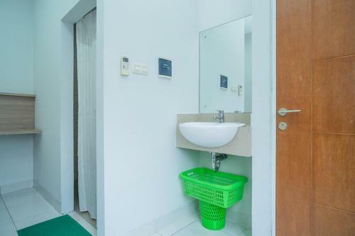 Hotel Koolkost Near Pasar Slipi Jaya