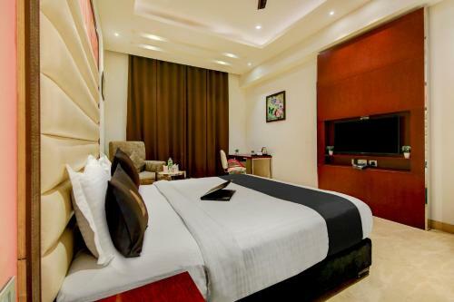 Vaccinated Staff - Townhouse Oak Hotel C Pearls