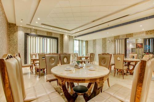 Vaccinated Staff - Townhouse Oak Hotel C Pearls