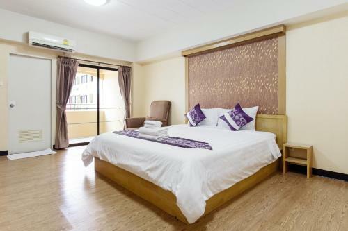 P-park Hotel Near Yanhee Hospital