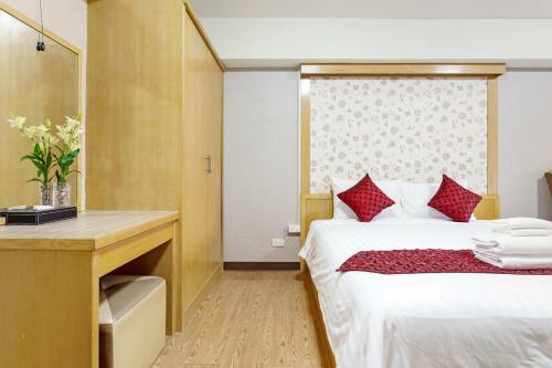 P-park Hotel Near Yanhee Hospital