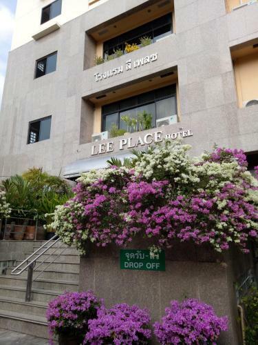 Albergue Lee Place Hotel