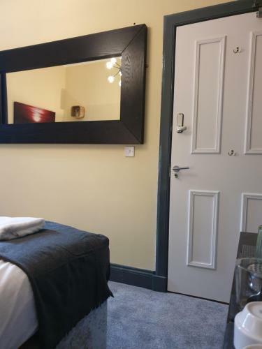 Hostal Dundee Terrace - Rooms In The City