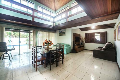 Casa Em Cond Fechado Com Wifi, Piscina E Churrasq