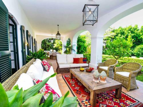 7004 Cozy Villa With Heated Pool And Garden