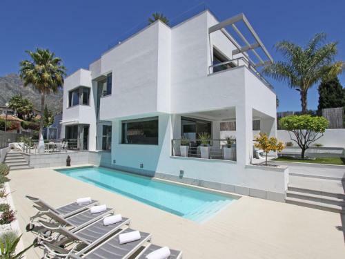 1118 Modern Villa