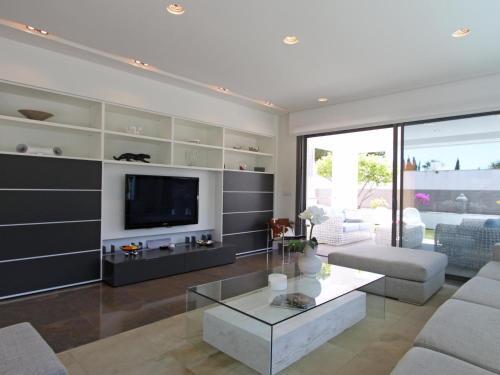 1118 Modern Villa