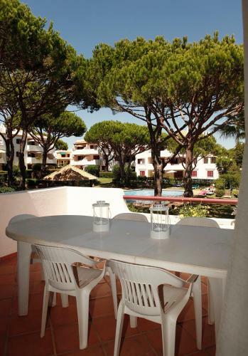 Vilamoura Apartment With Pool