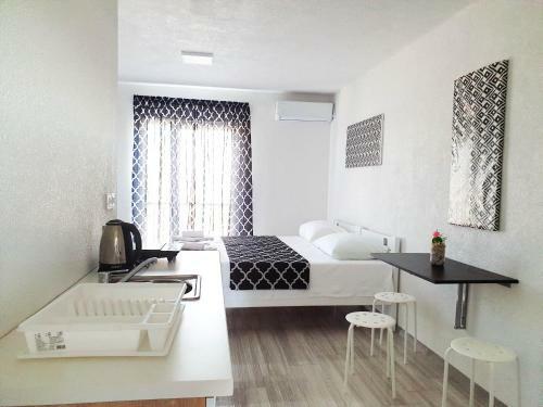 Hostal Anifil Pool Apartments