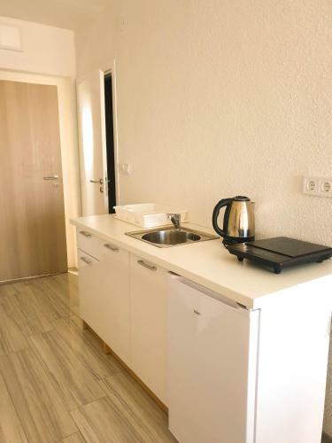 Hostal Anifil Pool Apartments