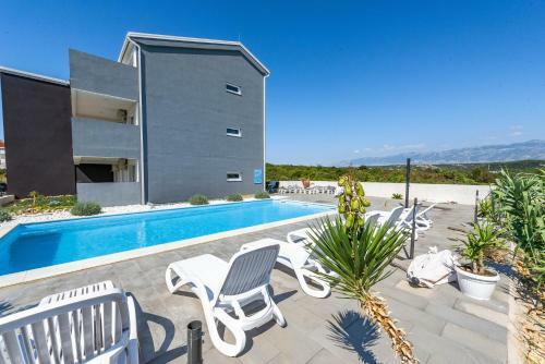 Hostal Anifil Pool Apartments