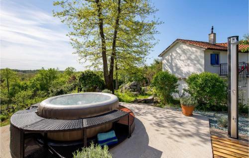 Awesome Apartment In Kastav With Jacuzzi And 1 Bedrooms